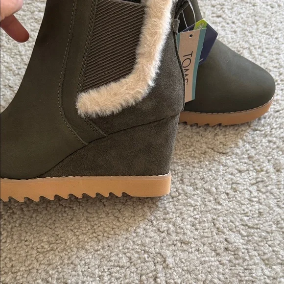 Toms Dark Green Ankle Booties with Faux Fur - Picture 9 of 9